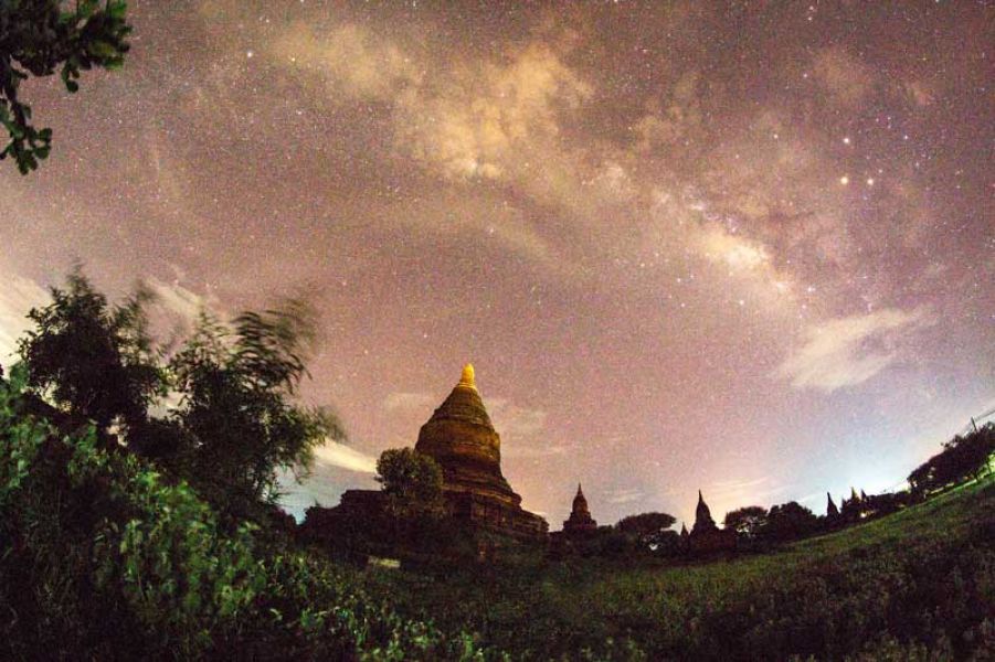 နတ္ဆိုးႏွင့္ အျပိဳင္