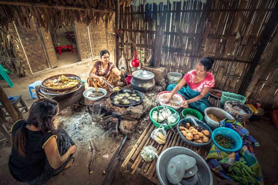 အေၾကာ္ဆိုင္